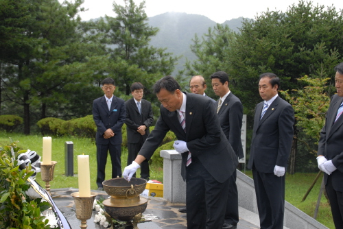 충혼탑 참배