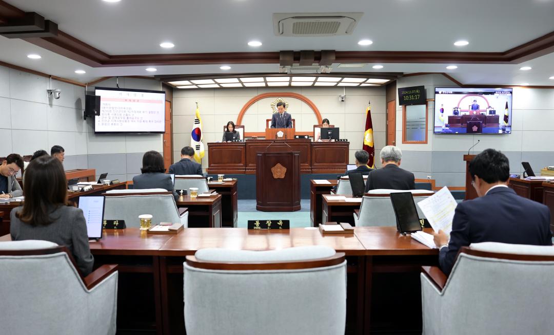 '제295회 제2차정례회' 게시글의 사진(1) '(24.11.7)제295회 제2차정례회(본회의)-10.JPG'